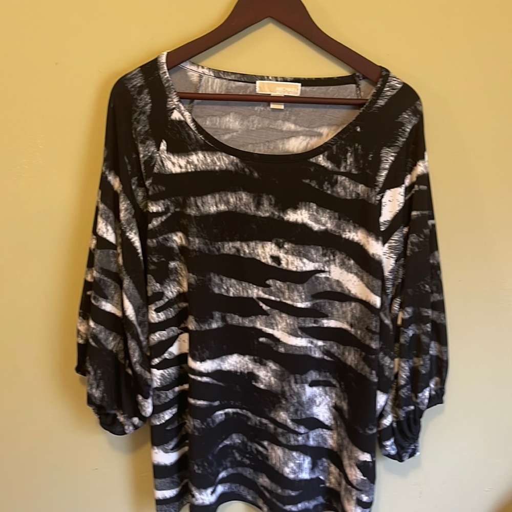 EUC Michael Kors zebra top size 2x